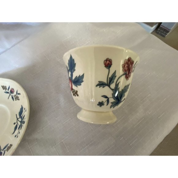 Wedgwood Williamsburg Potpourri Footed Tea Cup with Saucer - Picture 5 of 10